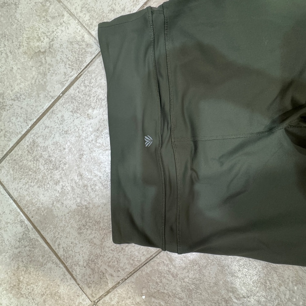 FOREVER 21 NEW Olive Green Stretch Leggings Sz L Large 27” inseam NEW - Picture 5 of 5